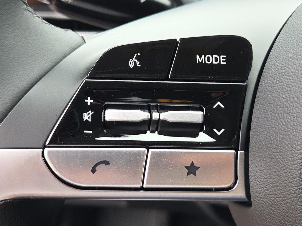 2025 Hyundai Elantra Limited - Photo 25
