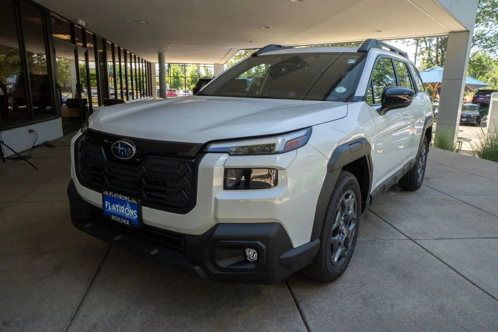 New 2026 CRYSTAL WHITE PEARL Subaru Premium image 3