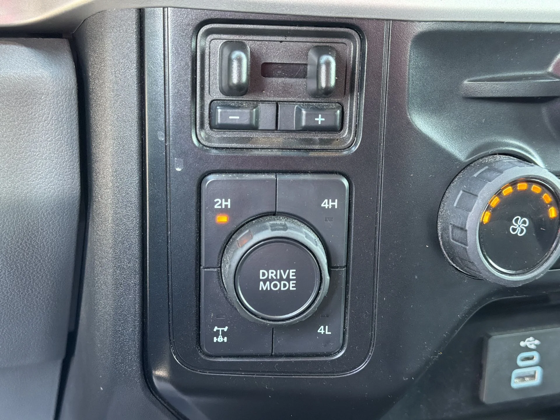 Used 2025 Avalanche Ford XL image 9