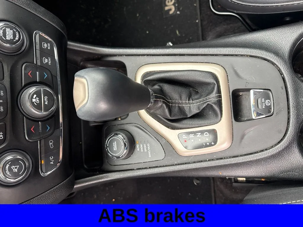 Used 2017 Granite Crystal Clearcoat Metallic Jeep Limited image 12