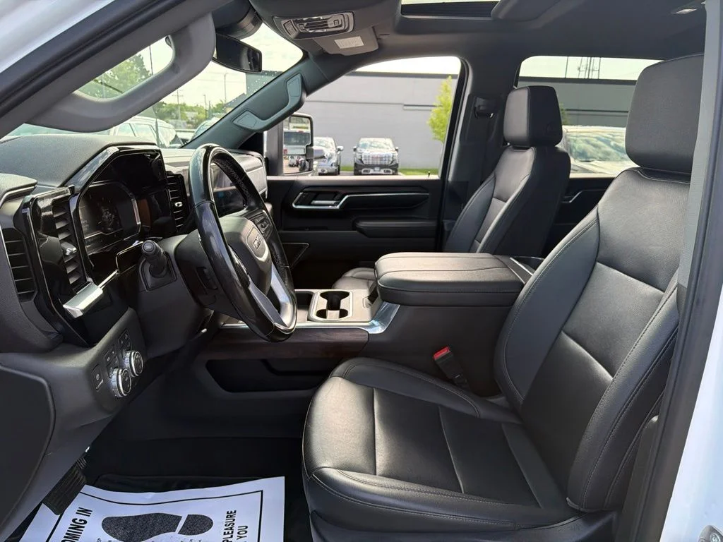 Used 2024 White GMC SLT image 11