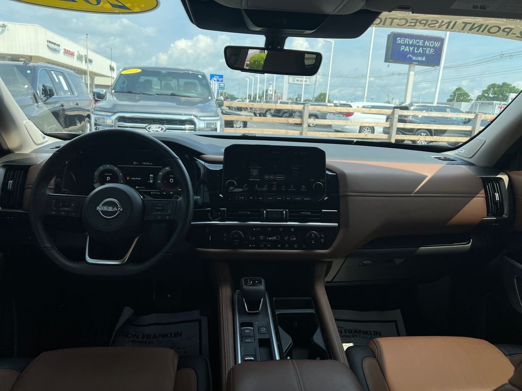 Used 2025 Gray Nissan Platinum image 15