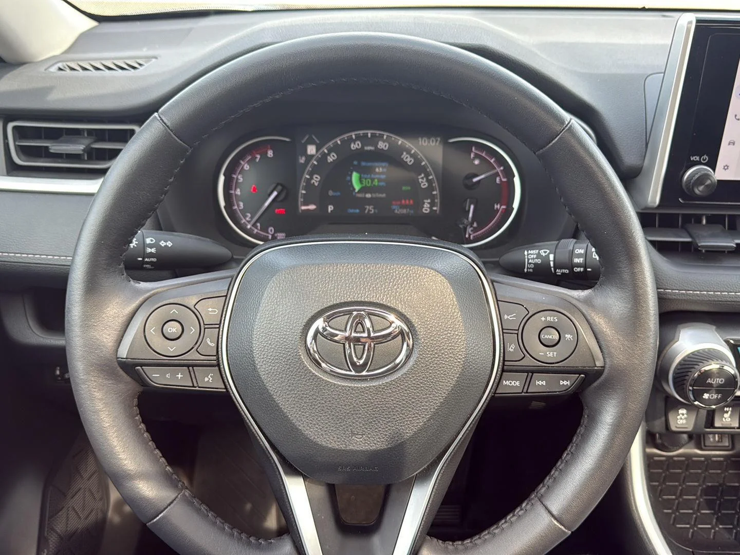 Used 2024 Silver Sky Metallic Toyota XLE image 19
