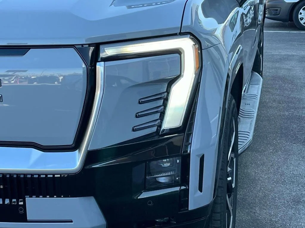 2025 GMC Sierra EV Denali - Photo 9