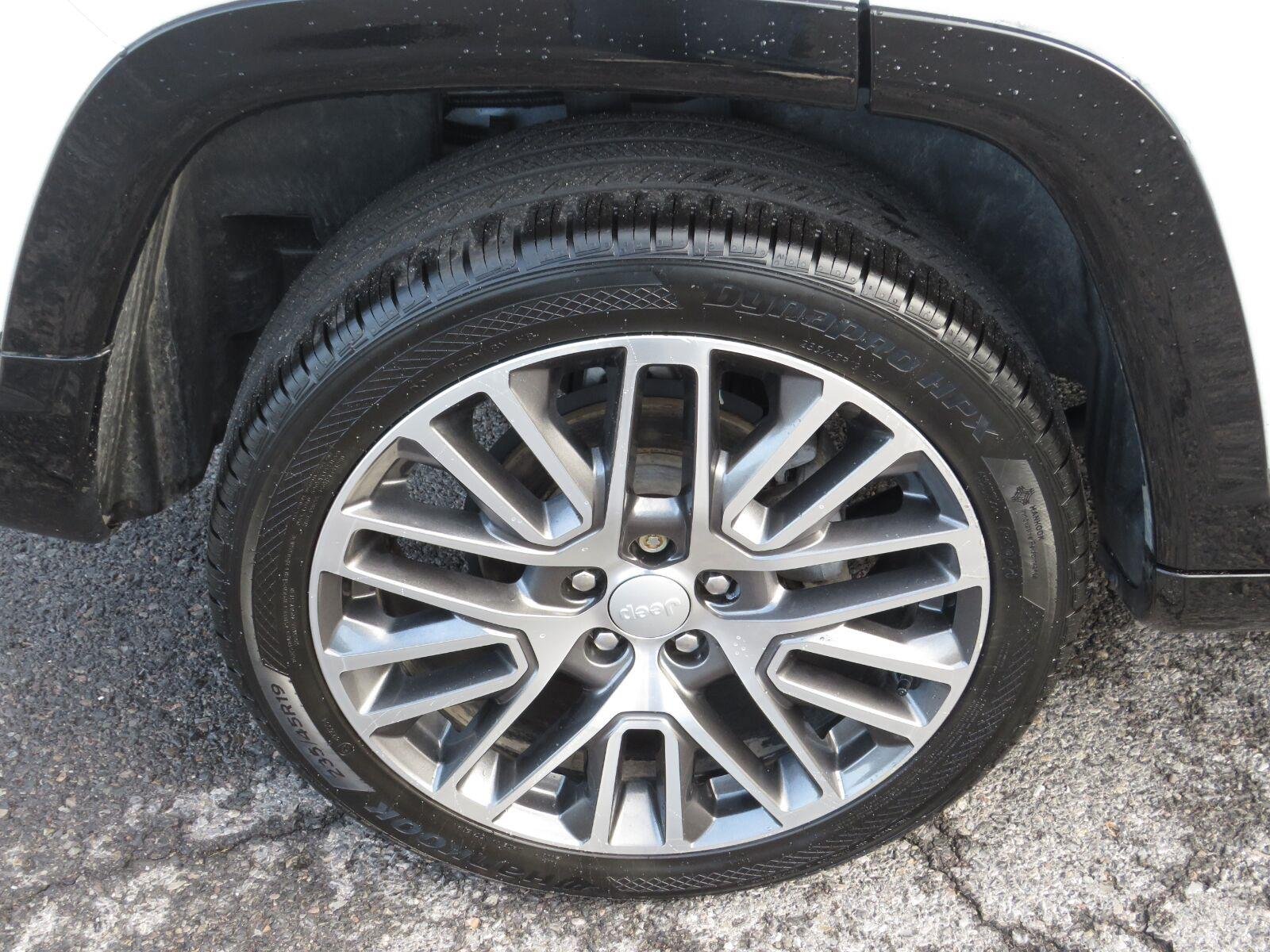 Used 2023 Bright White Clearcoat Jeep Limited image 18