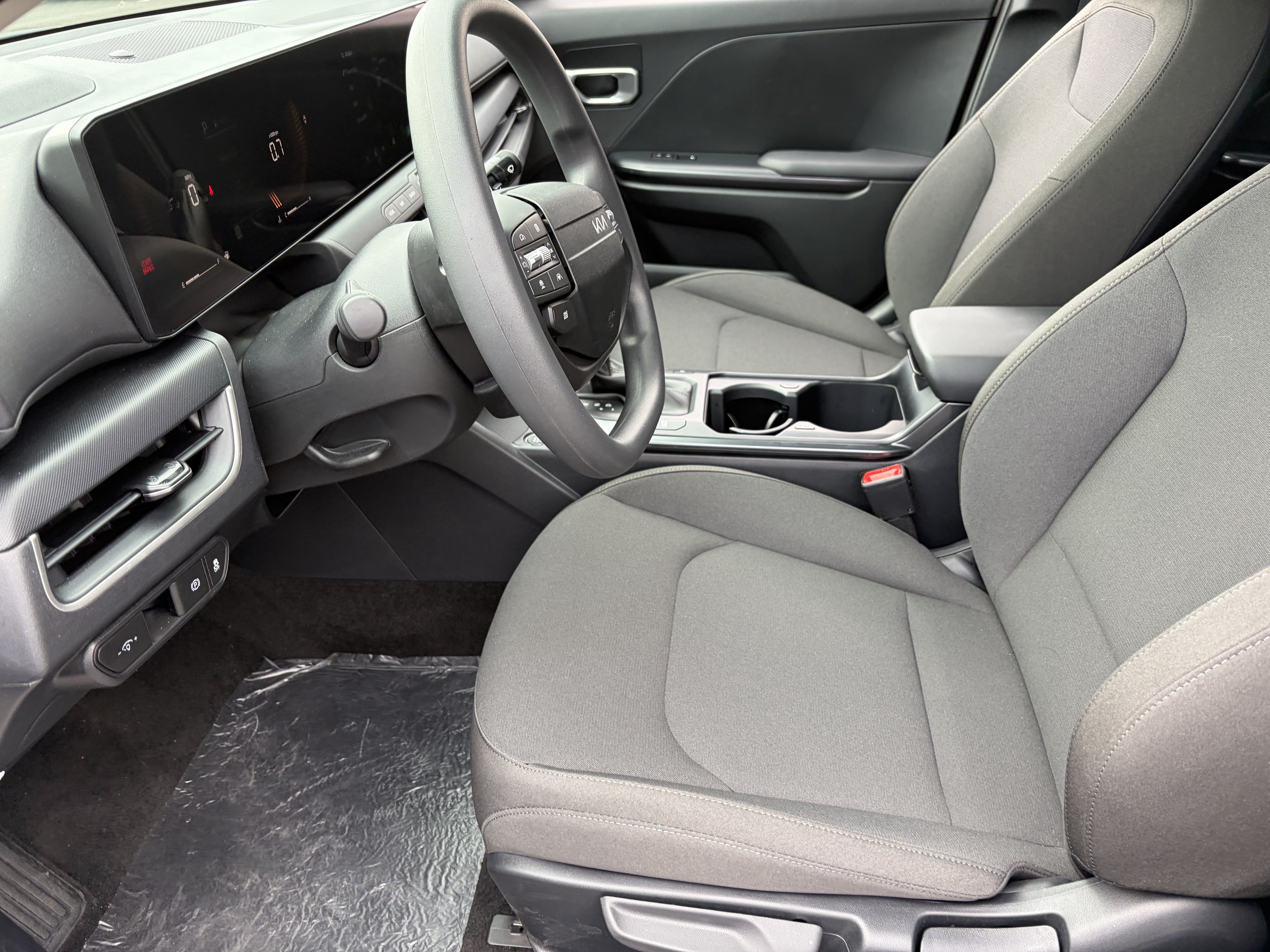 New 2026 Snow White Pearl Kia LXS image 17