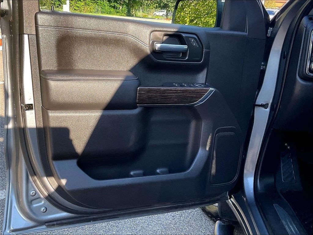 Used 2021 Gray GMC SLE image 9