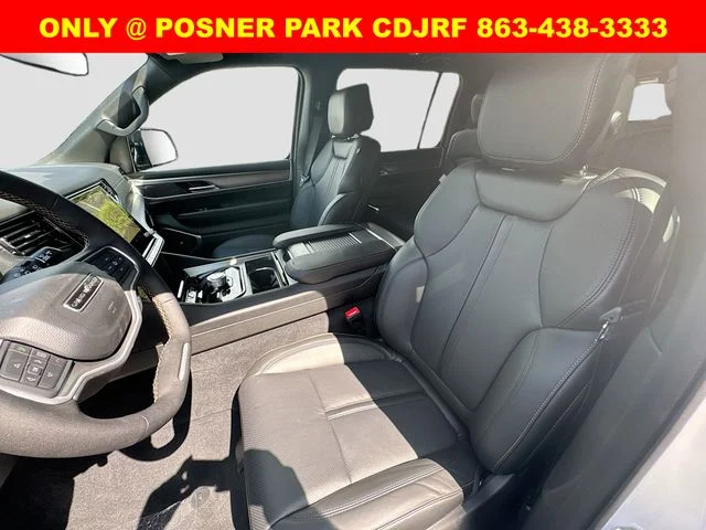 New 2026 Bright White Clear-Coat Exterior Paint Jeep Grand Wagoneer image 22