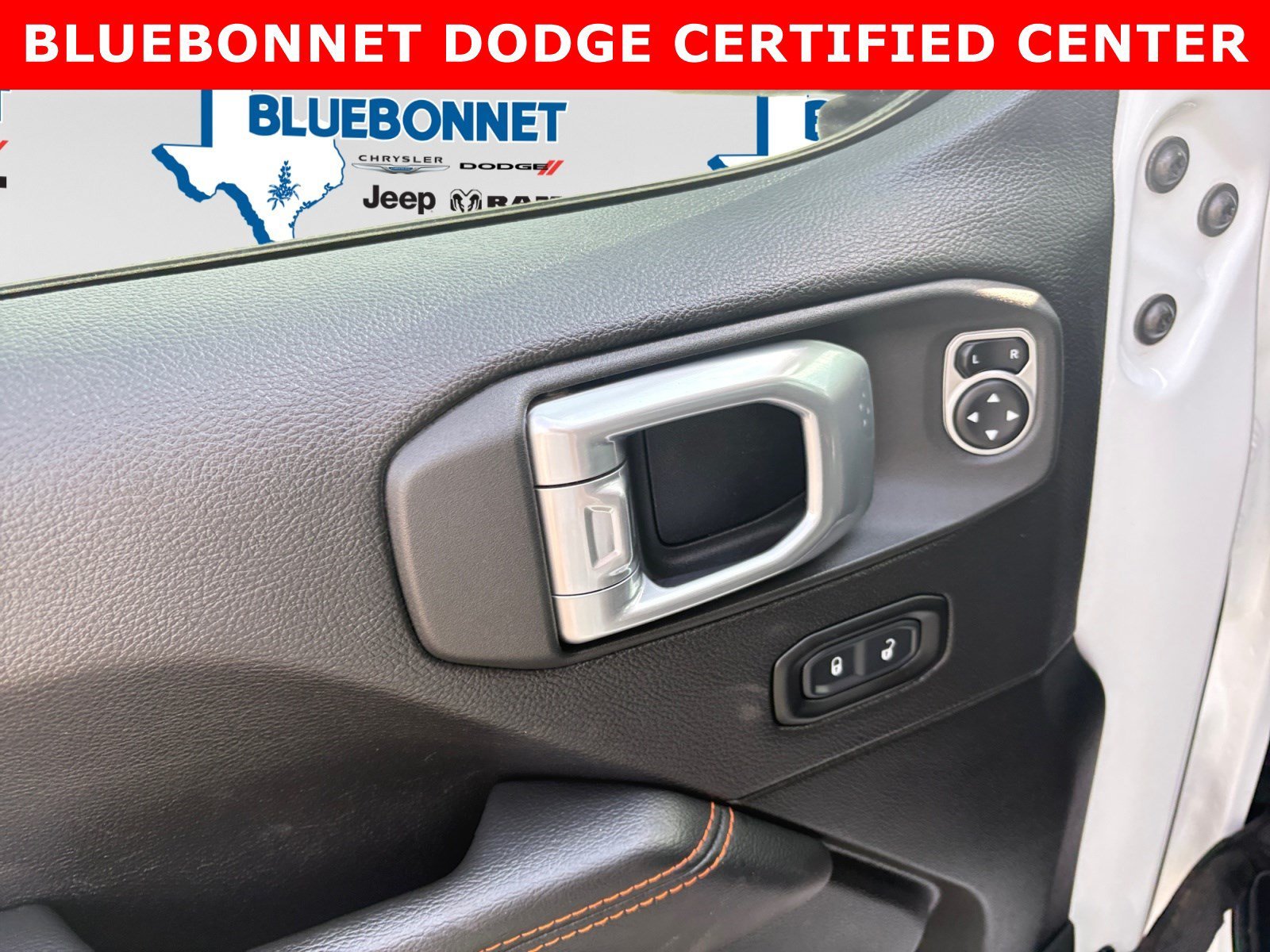 Used 2020 Bright White Clearcoat Jeep Mojave image 10