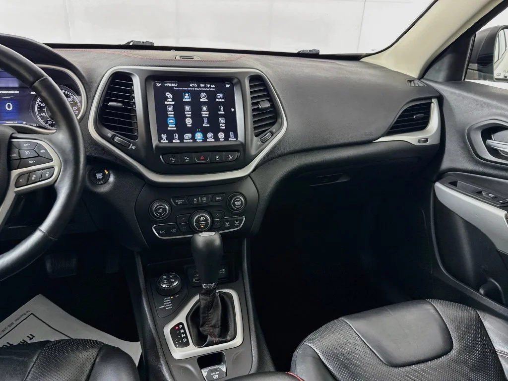 Used 2018 White Jeep Trailhawk image 28
