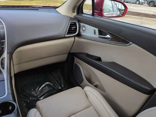 Used 2019 Ruby Red Metallic Lincoln Reserve image 17