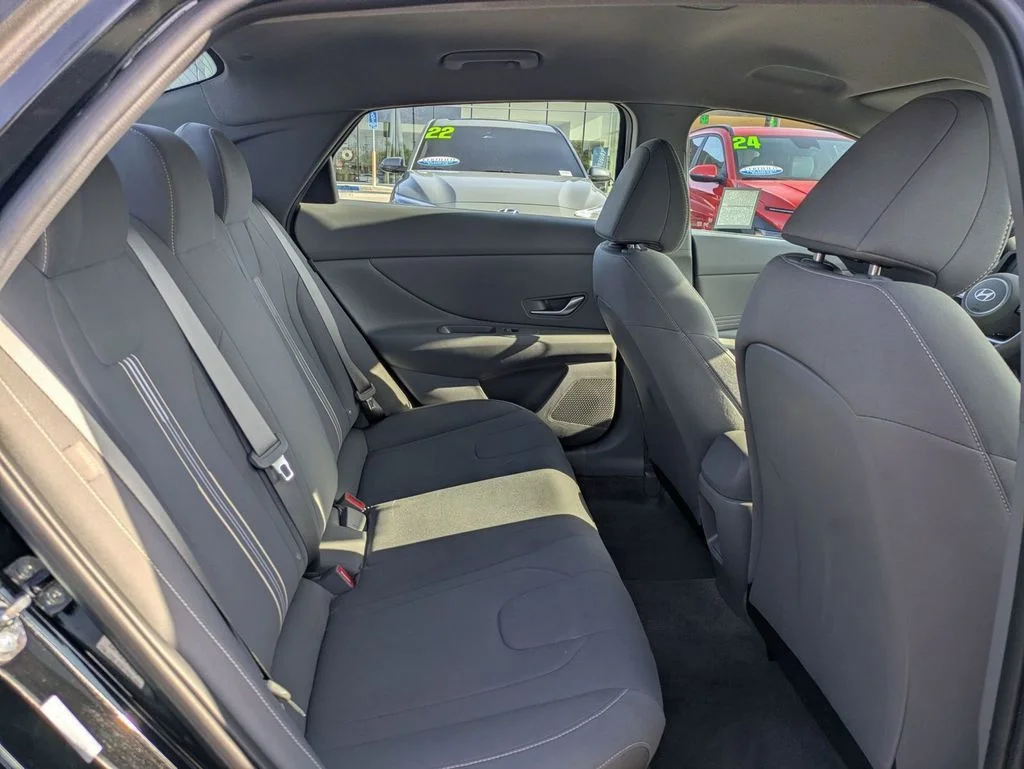 Used 2025 Black Hyundai SEL Sport image 27