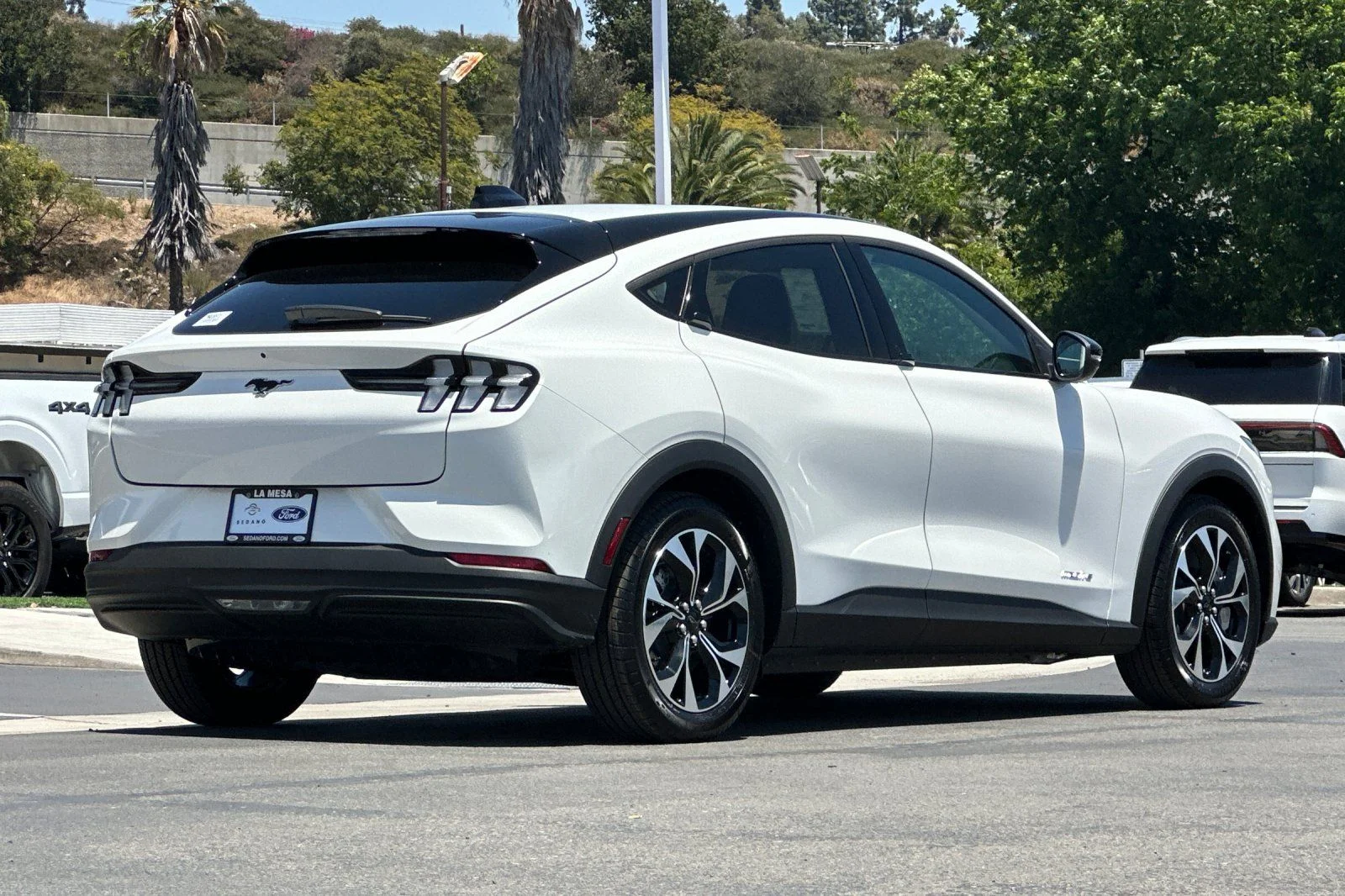 New 2026 White Ford Select image 3