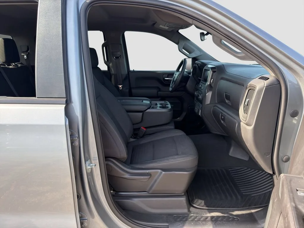Used 2023 STERLING GRAY METALLIC Chevrolet Custom image 27