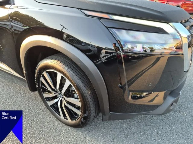 Used 2025 Black Nissan Platinum image 9