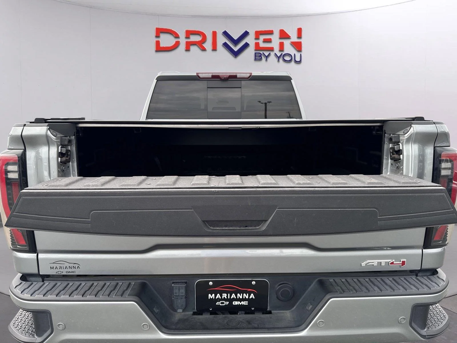 Used 2025 Sterling Metallic GMC AT4 image 34