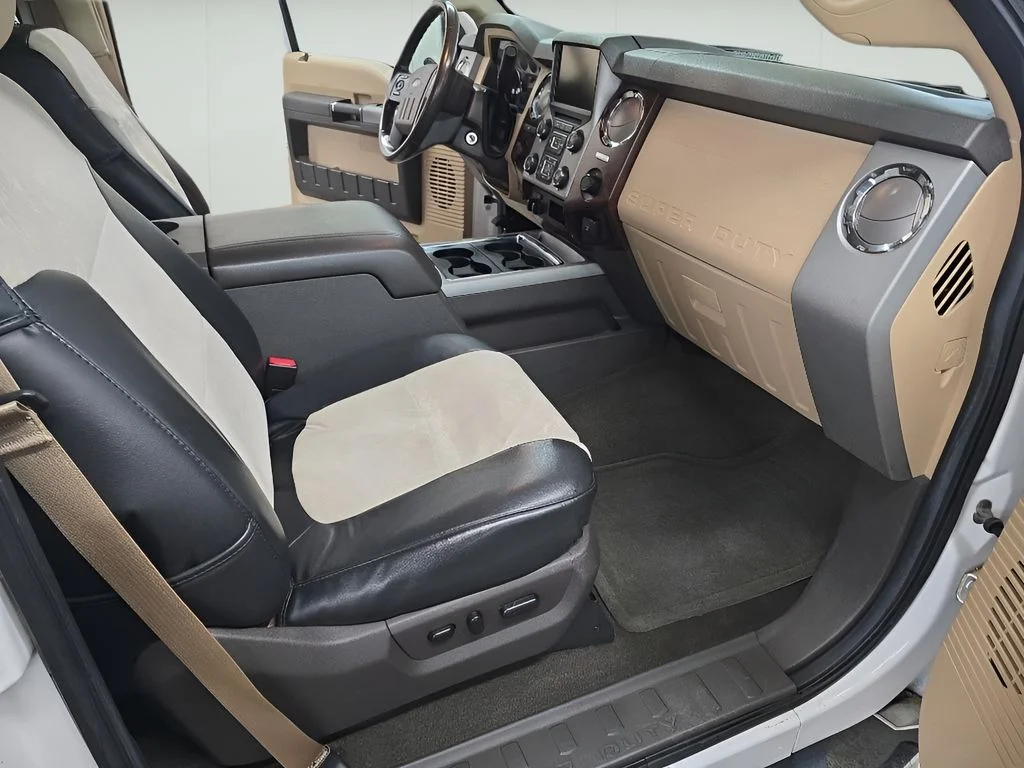 Used 2016 White Ford LARIAT image 30
