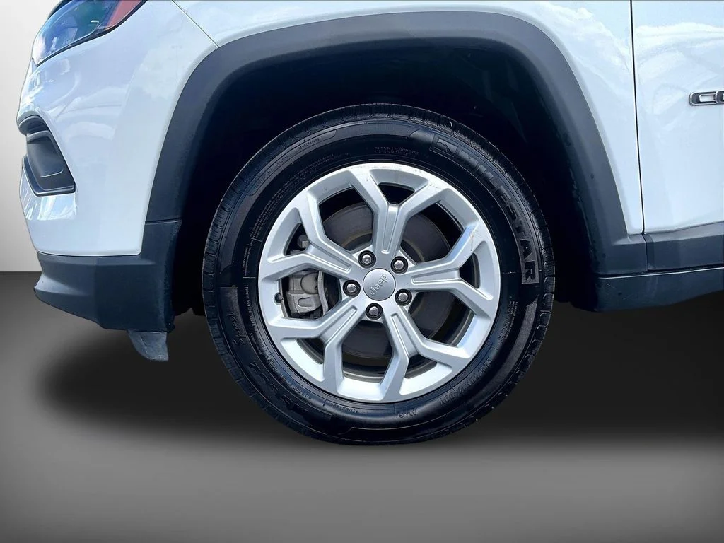Used 2024 White Jeep Latitude image 29
