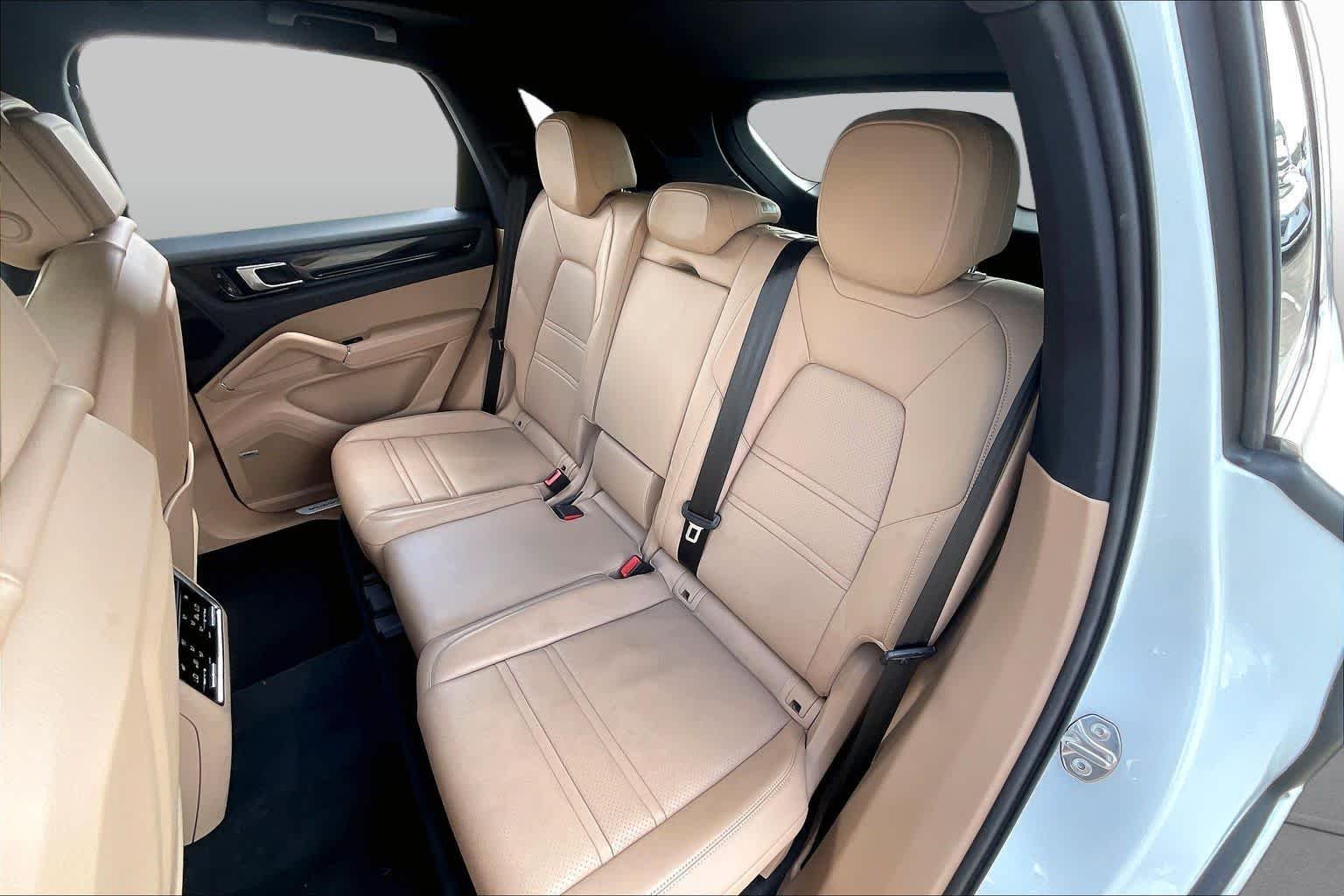 Used 2019 Carrara White Metallic Porsche  image 18