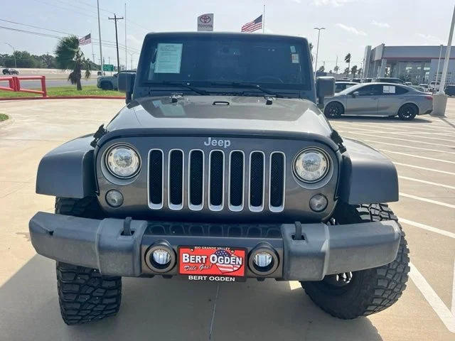Used 2018 Gray Jeep Unlimited Sahara image 2