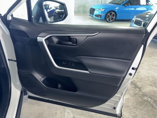 Used 2023 Ice Toyota LE image 12