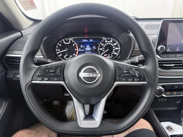 Used 2025 White Nissan 2.5 SV image 21