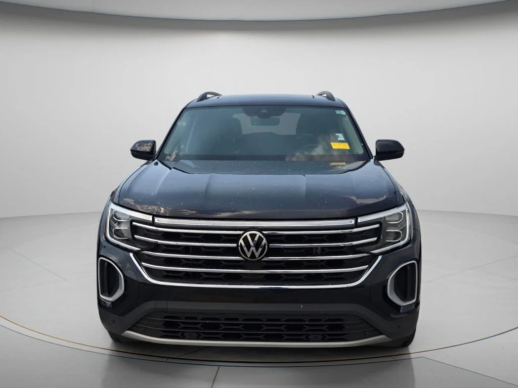 Used 2024 Black Volkswagen 2.0T SE w/Technology image 3