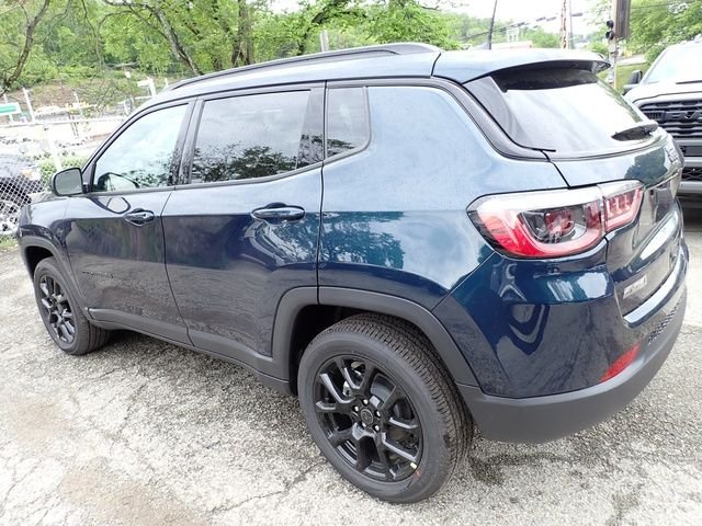 New 2026 Fathom Blue Pearl-Coat Exterior Paint Jeep Latitude image 3