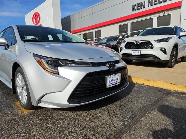 2026 Toyota Corolla LE photo 3