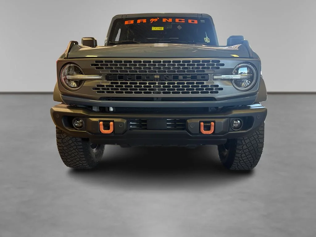 Used 2023 Gray Ford Badlands image 12