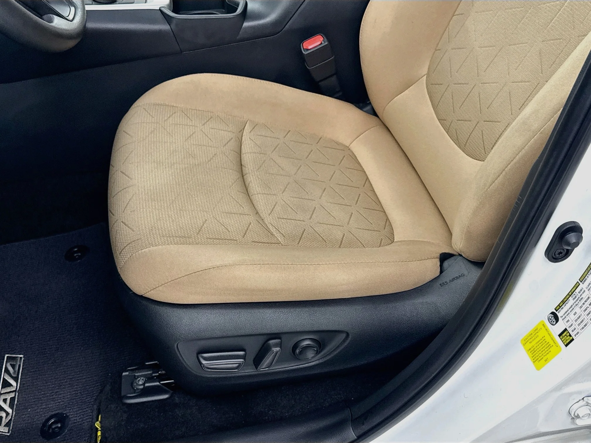 Certified Used 2023 Ice Cap Toyota Hybrid XLE image 18