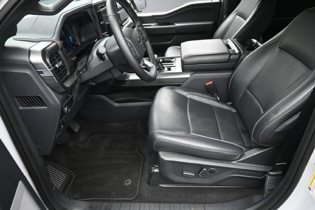Used 2025 White Ford Lariat image 17
