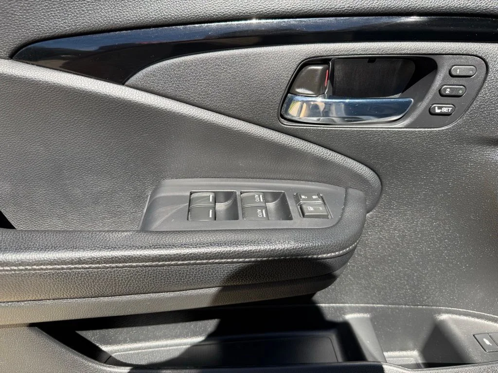 Used 2019  Honda Elite image 11