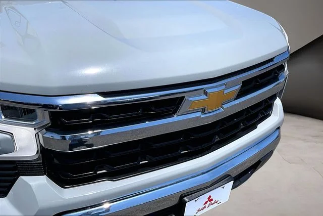 Used 2024 White Chevrolet LT image 27