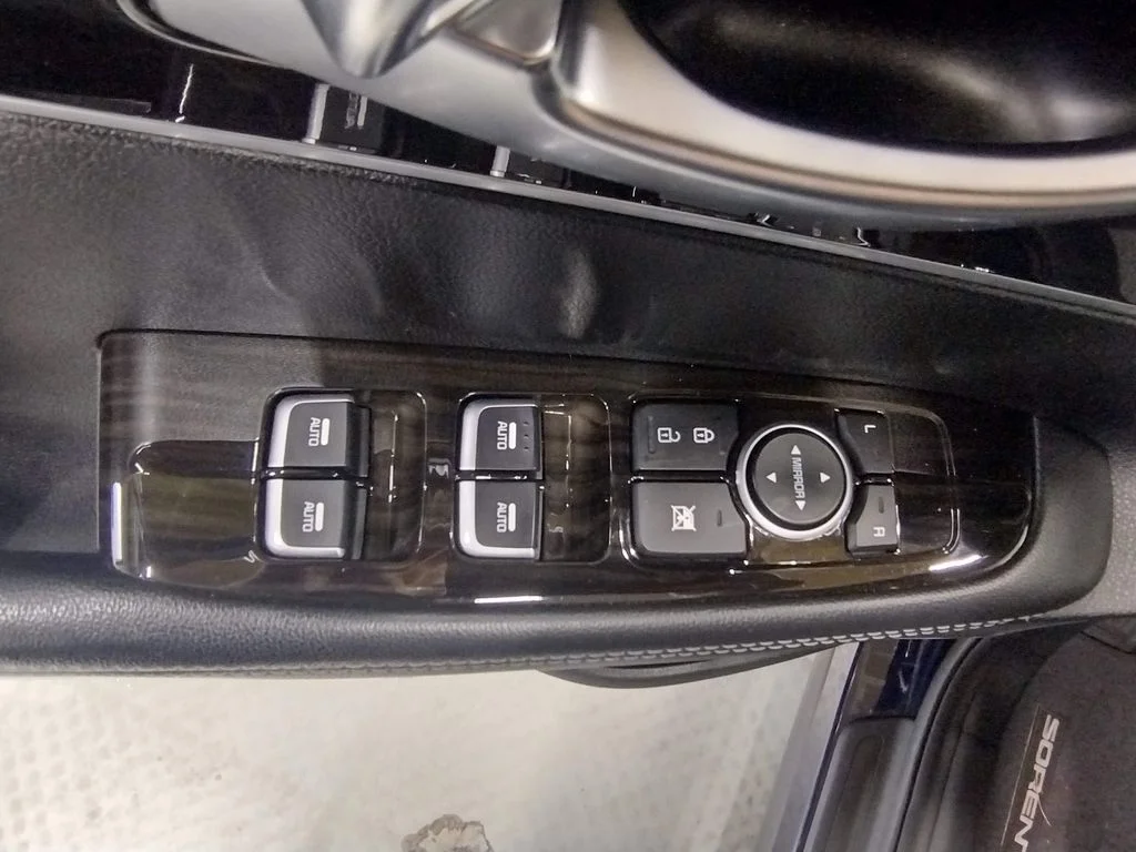 Used 2020 Blue Kia S image 18