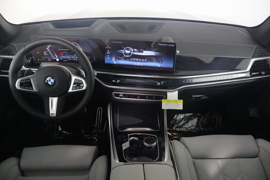 Used 2026 Carbon Black Metallic BMW xDrive40i image 4