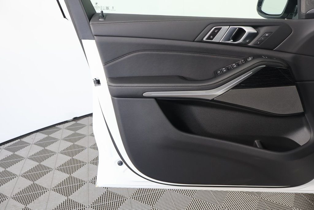 New 2026 Alpine White BMW xDrive40i image 7