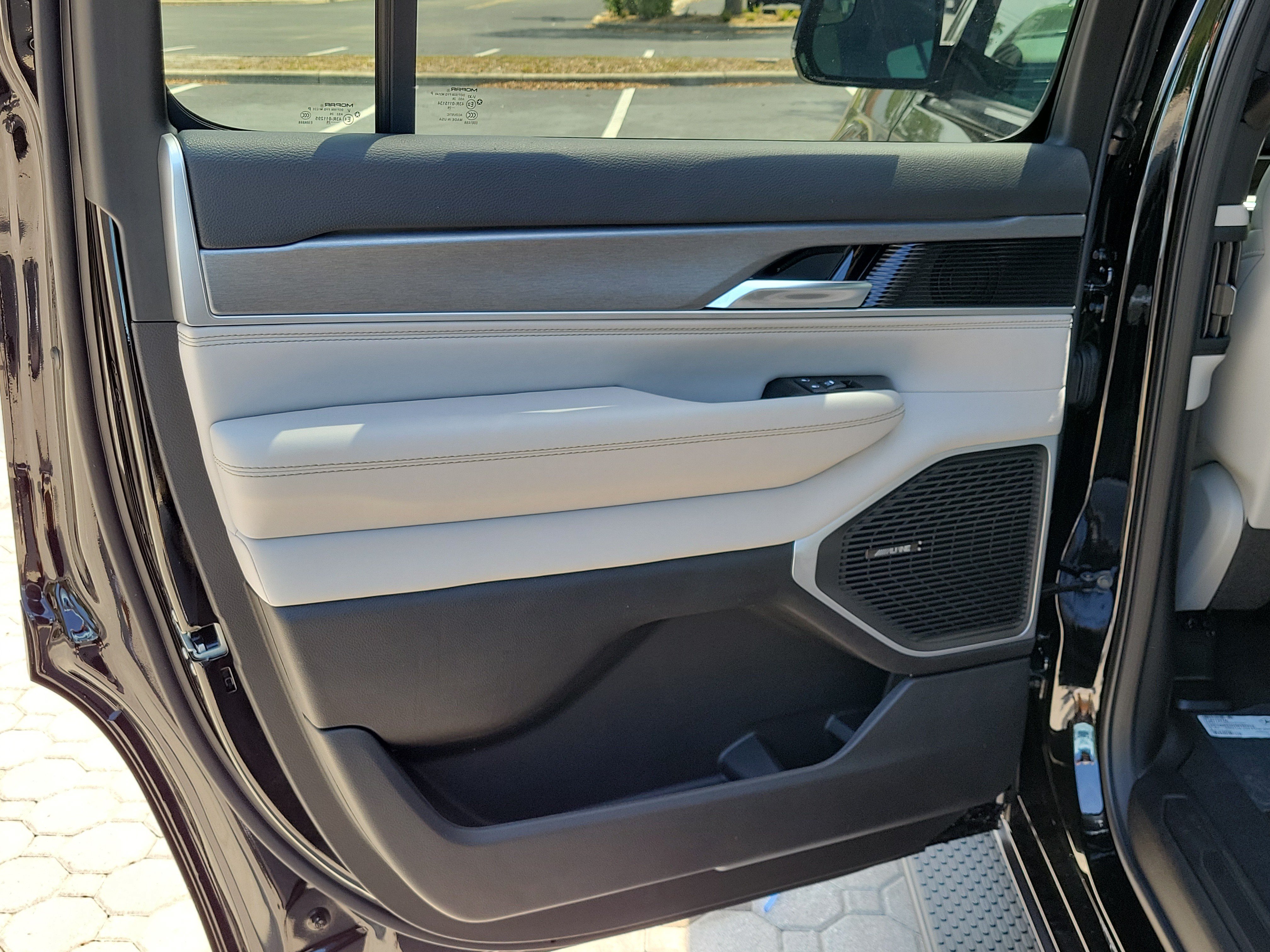 New 2026 High Gloss Black Exterior Paint Jeep  image 10