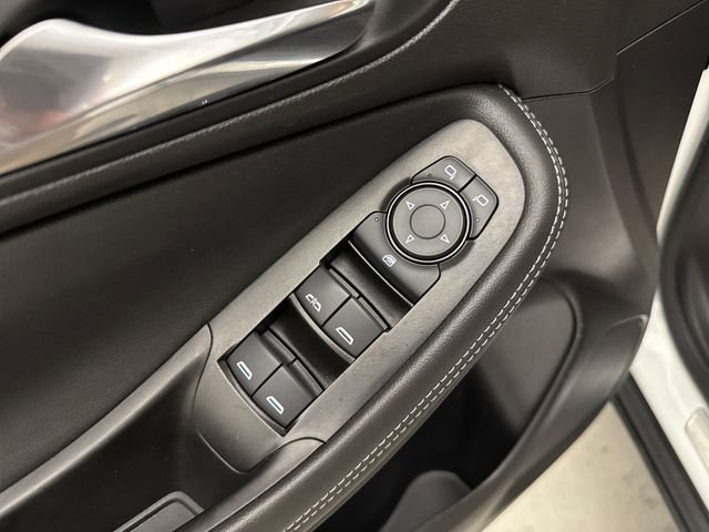 Used 2023 SUMMIT WHITE Buick Preferred image 13