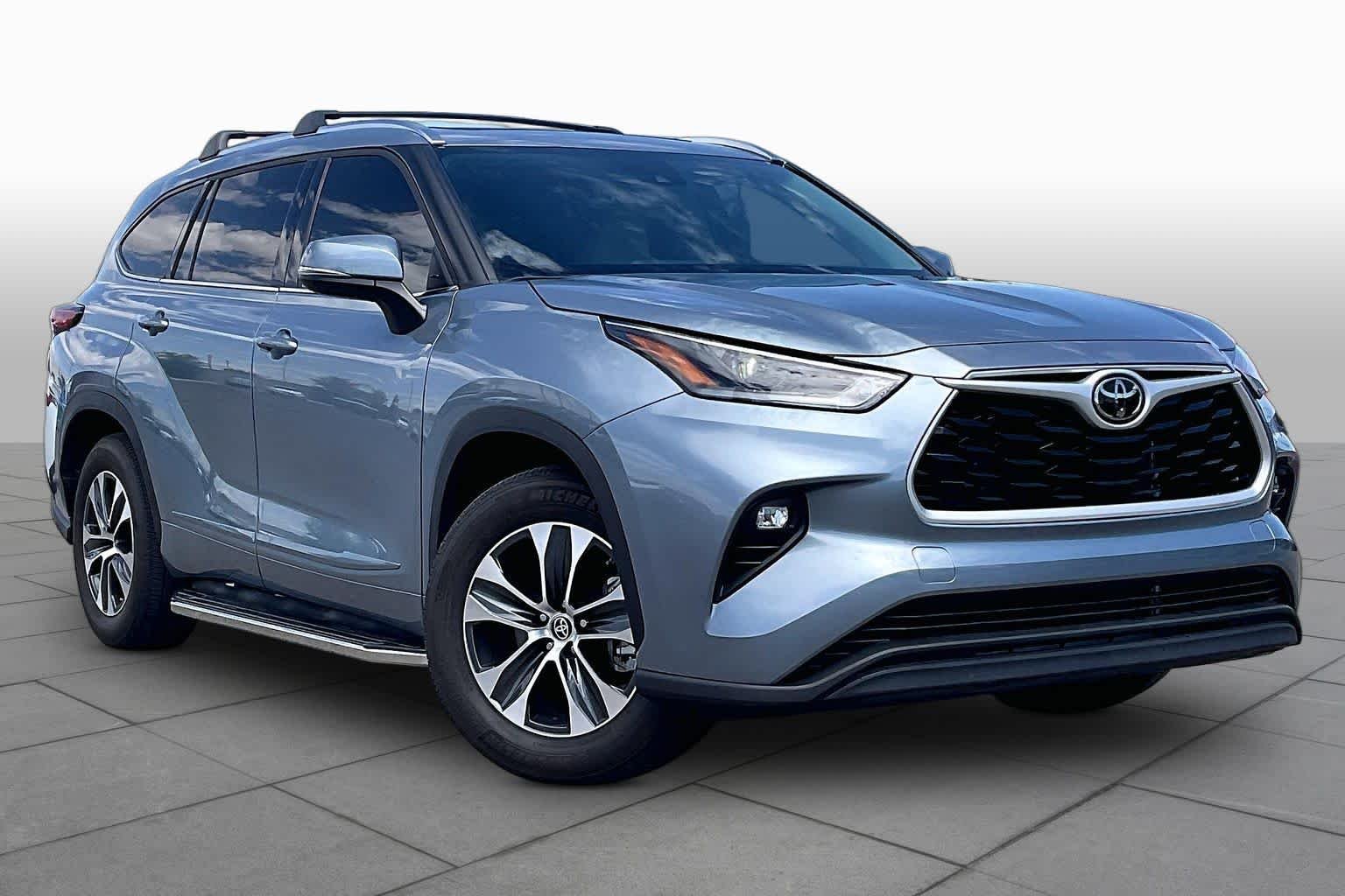 Used 2021 Moon Dust Toyota XLE image 3