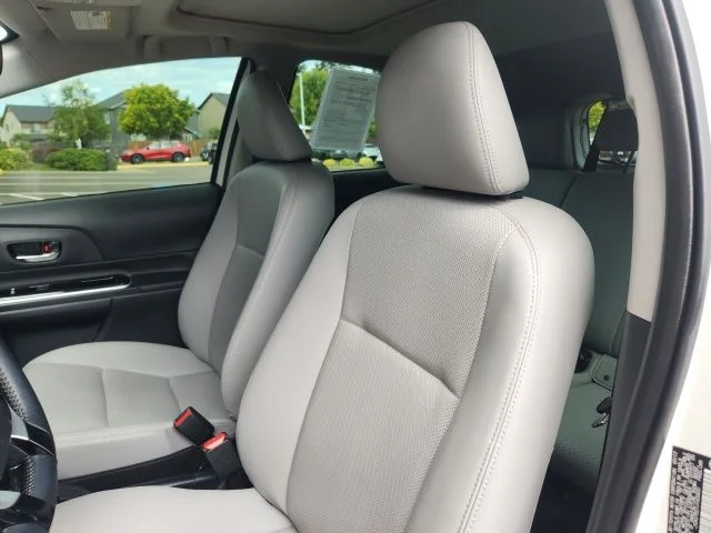 Used 2018  Toyota Four image 14