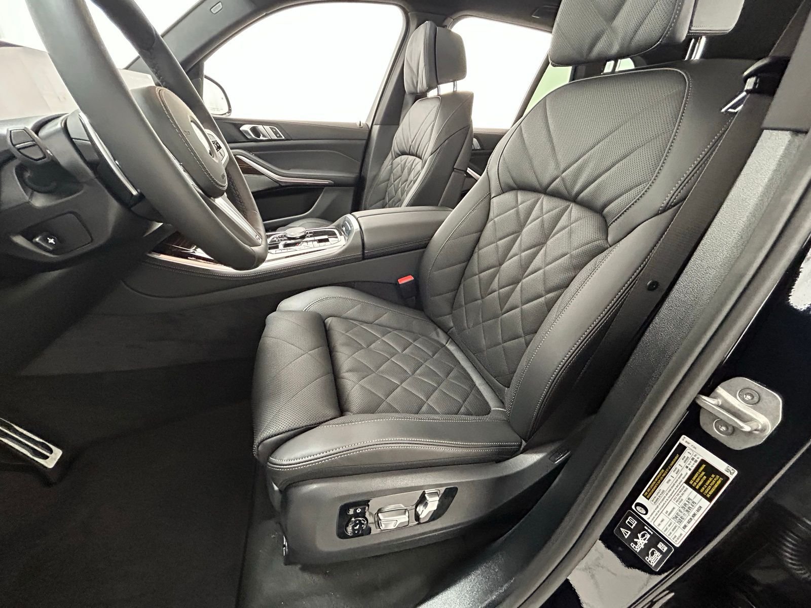 New 2026 Carbon Black Metallic BMW xDrive40i image 30