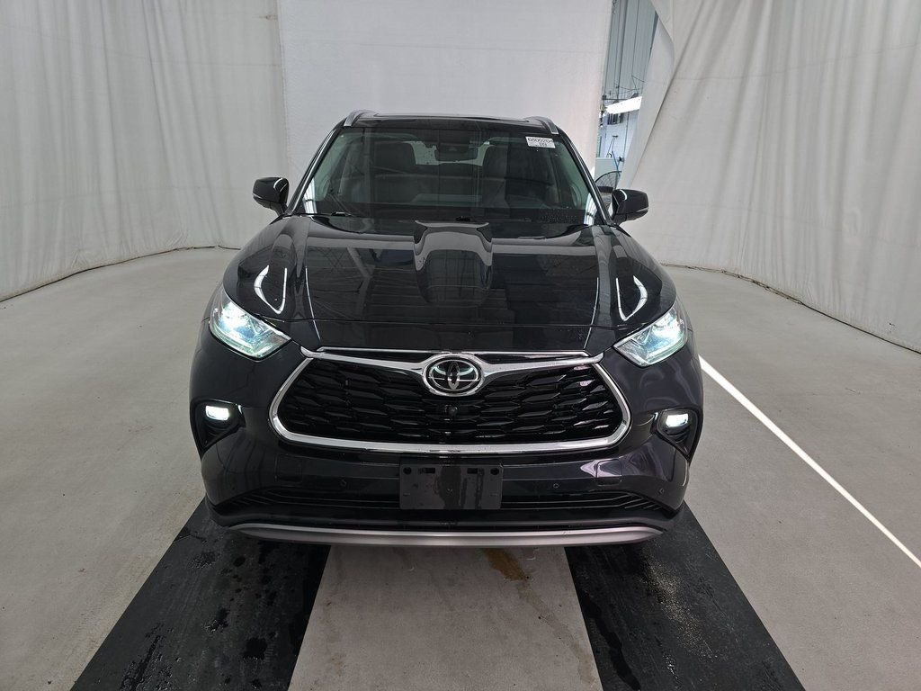 Used 2022 Toyota Highlander Platinum with VIN 5TDFZRBH6NS187739 for sale in Kansas City