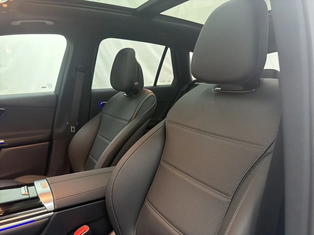 Used 2026 White Mercedes-Benz GLC 300 image 13