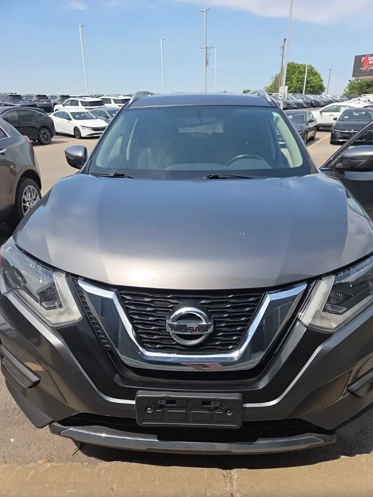 2017 Nissan Rogue SV FWD's photo