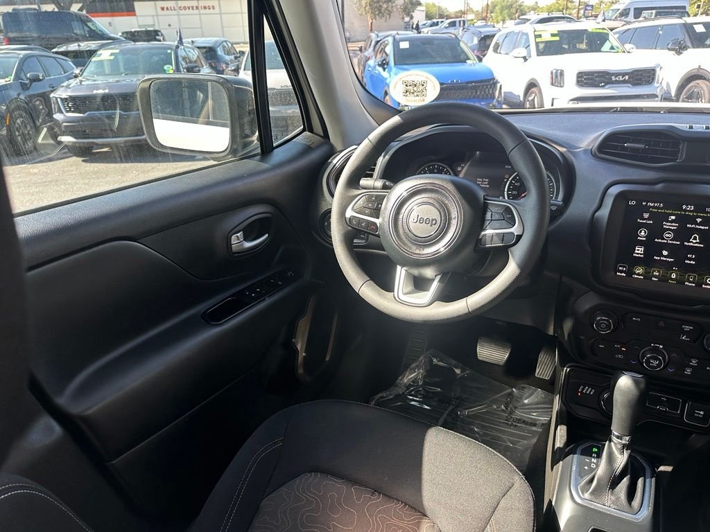 Used 2023 White Jeep Latitude image 14