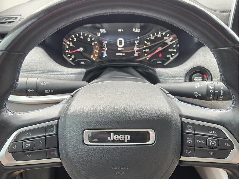 Used 2022 Crystal Metallic JEEP LATITUDE 4X4 image 30