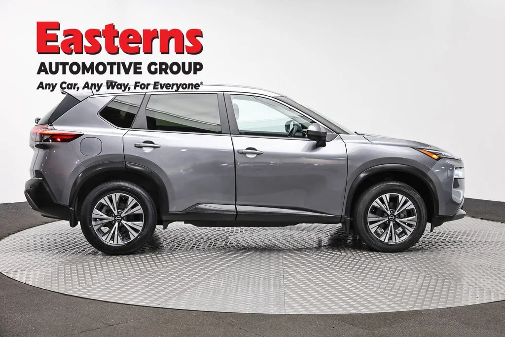 Used 2023 Gray Nissan SV image 4