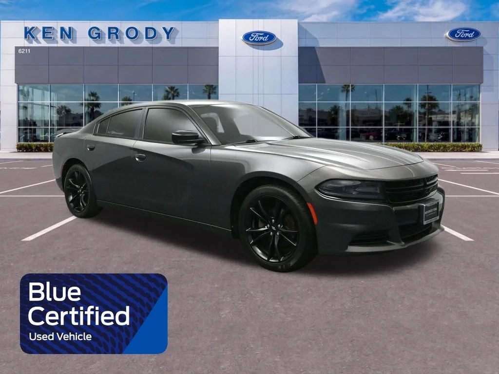 2017 Dodge Charger SE's photo