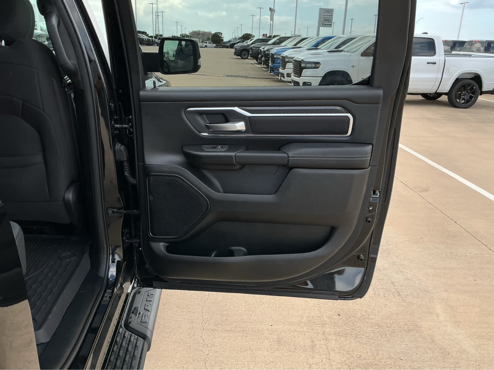New 2026 Diamond Black Crystal Pearl-Coat Exterior Paint RAM Lone Star image 21